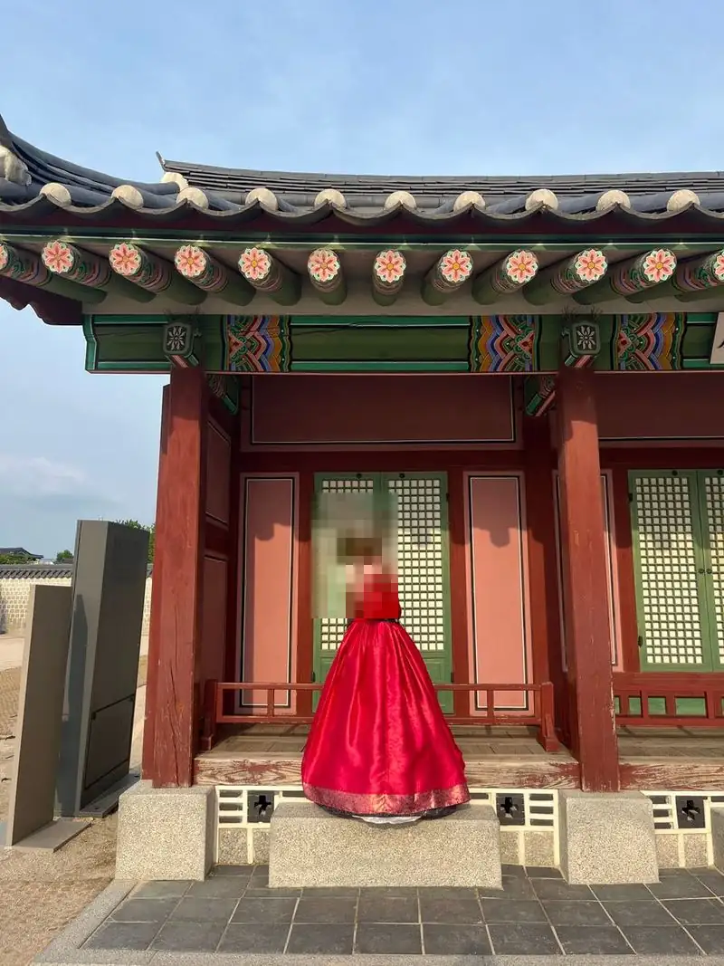 일산명월관 예약 문의 전 둘러본 한옥과 붉은 한복 전신